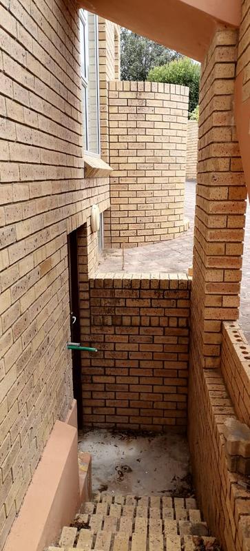 6 Bedroom Property for Sale in Reebok Western Cape